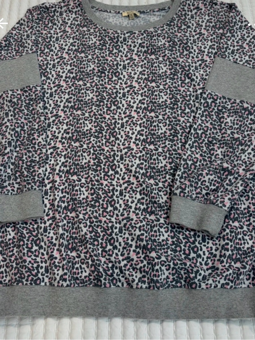 Women’s Grey and Pink Leopard-Print knit top
